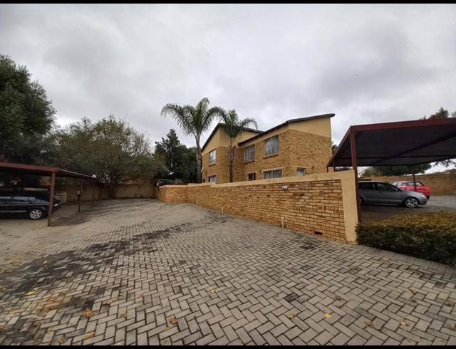 2 BEDROOM DUPLEX FOR SALE IN HEUWELSIG ESTATE